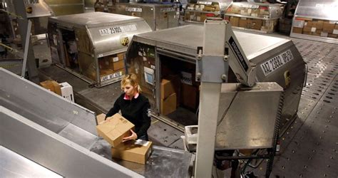 A Guide to Peak Holiday Season Changes for FedEx, UPS Shippers