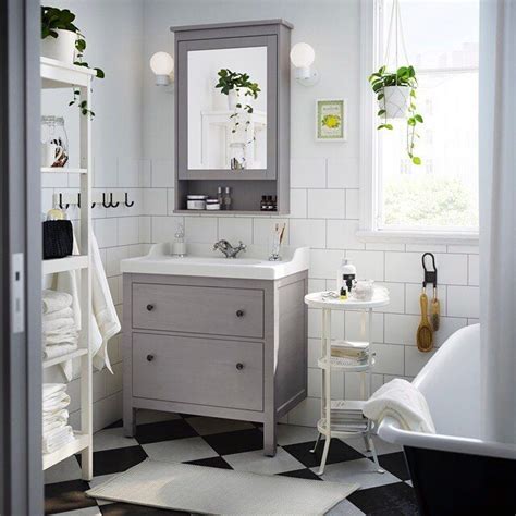 A traditional approach to an organized #bathroom   that s ...