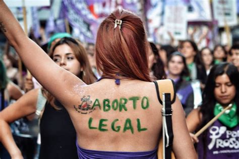 #ABORTOLEGALYA. El movimiento estudiantil se tiñe de verde por la ...