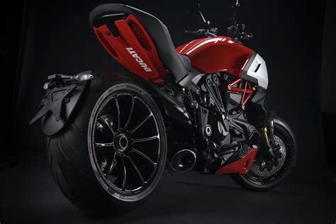 Acessórios Ducati Performance despertam o espírito desportivo da Diavel ...