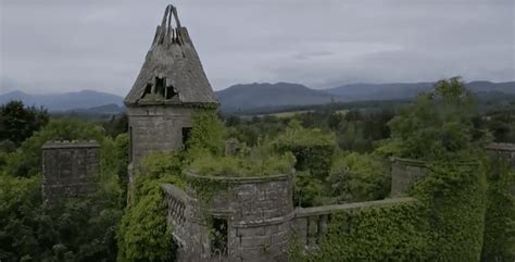 Adéntrate en este magnífico castillo abandonado en Escocia ...