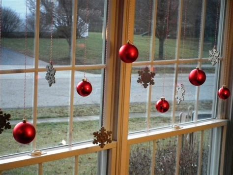 Adornos navideños ventanas de estilo fresco y creativo.