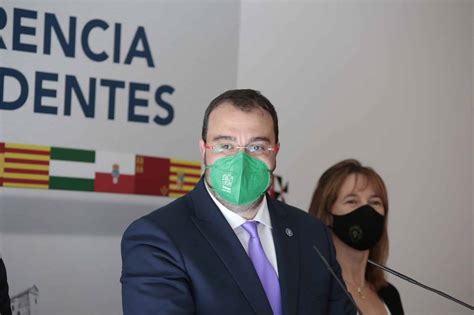 Adrián Barbón, presidente de Asturias, recibe el alta hospitalaria tras ...