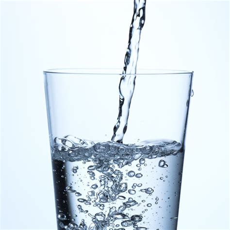 Agua mineral o del grifo: ¿cuál es más saludable?