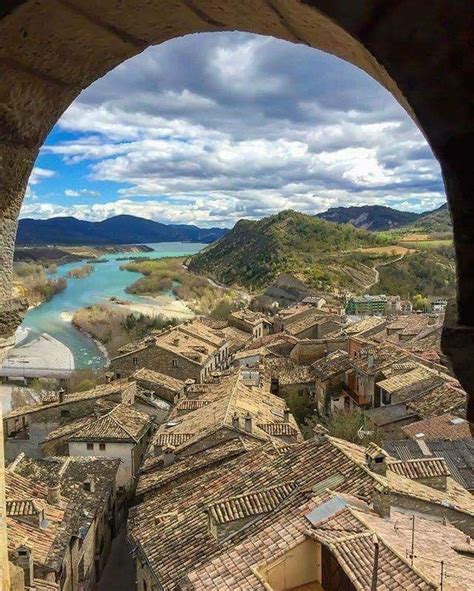 Ainsa, Huesca | Viajar por españa, Pueblos de españa, Lugares hermosos