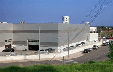 Aislater   Fachadas Luxalon   Concesionario BMW Girona