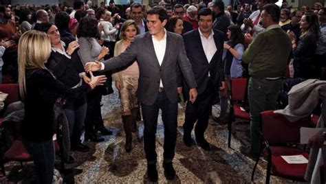 Albert Rivera visita Valencia en plena revuelta del sector ...