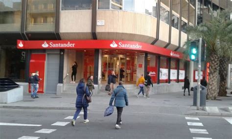 Alicante  aprieta  al Santander: ordena el cierre de su ...