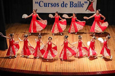 Almodóvar clausura sus cursos de baile andaluz y latino con éxito de ...