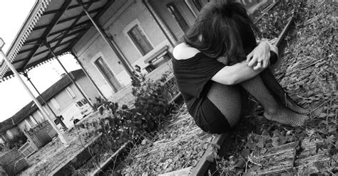 Alone Sad Girl Wallpapers | Download Free High Definition ...