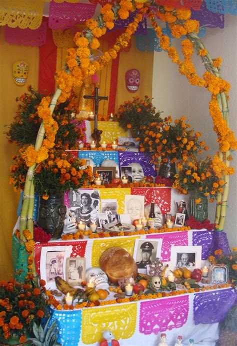 Altar de muertos | Day of the dead diy, Day of the dead ...
