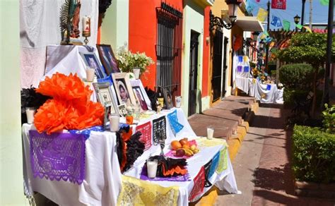 Altares por Día de Muertos adornan calles de El Rosario