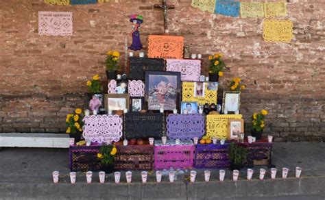 Altares por Día de Muertos adornan calles de El Rosario