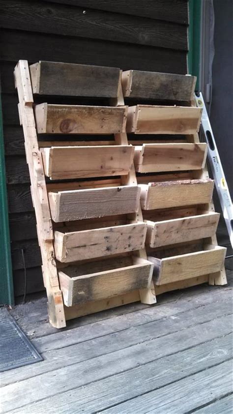 Amazing Uses For Old Pallets   32 Pics