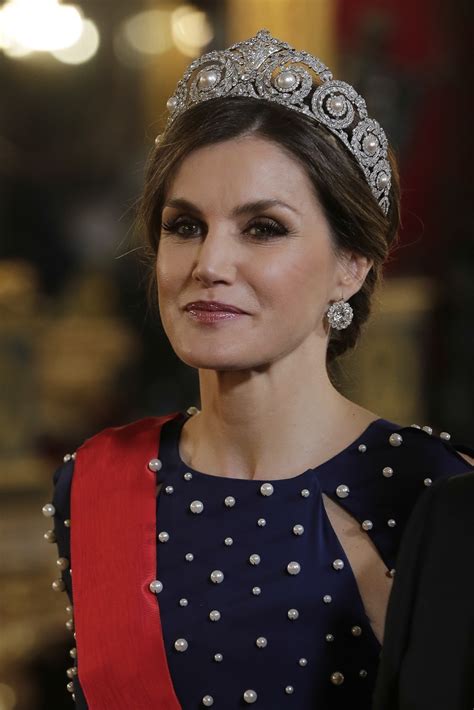 Ana Locking: La Reina Letizia estrena vestido y tiara ...