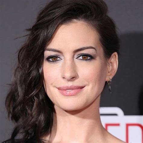 Anne Hathaway Looks Smokin Hot At The Premiere Of Her Movie!