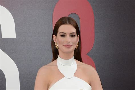 Anne Hathaway on 2019 Oscars:  No host might be better
