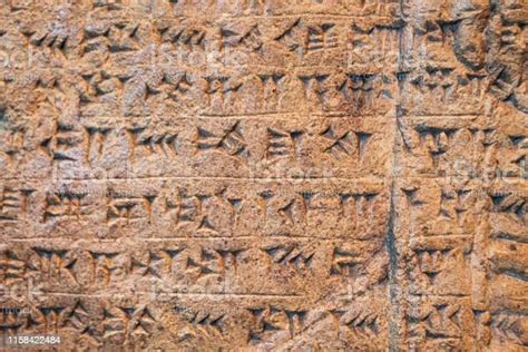 Antigua Escritura Cuneiforme Asiria Y Sumeria Talla En Piedra De ...