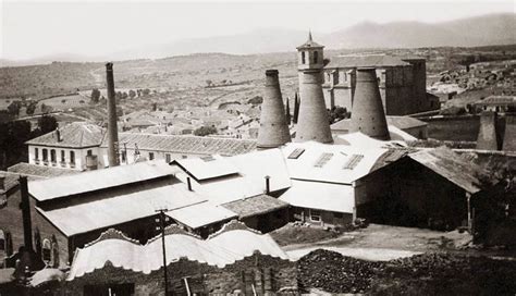 Antiguas chimeneas industriales de ladrillo de Madrid: Antigua fábrica ...