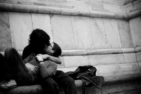 Apaixonados a preto e branco HD | FotosWiki.org