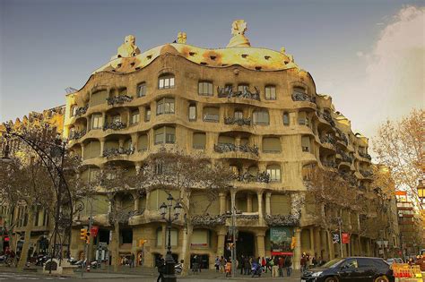Appunti liceo scientifico: Il modernismo spagnolo con Gaudì