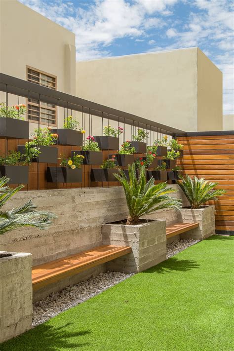 Área Exterior CAF: Jardines de estilo por S2 Arquitectos Small Backyard ...