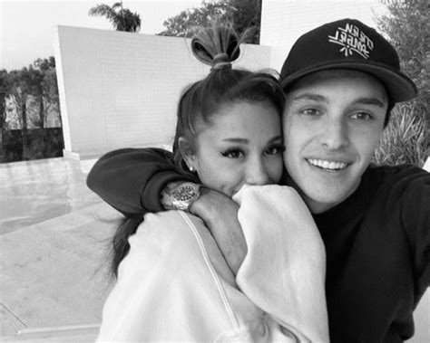 Ariana Grande and Dalton Gomez kiss with new photos and fans attack the ...