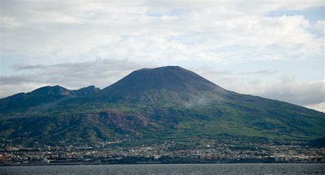 Arqueólogo italiano aclara fecha de erupción del Vesubio ...