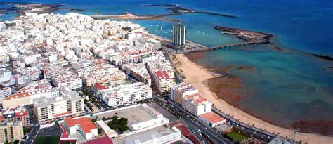 Arrecife es el centro comercial más grande de Lanzarote.