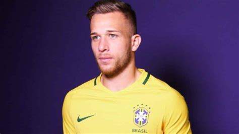Arthur anima a Brasil antes del debut ante Suiza