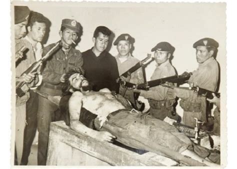 As fotos inéditas da morte de Che Guevara
