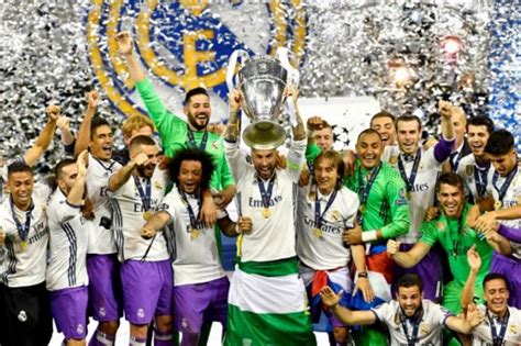 Así ofrecieron la Champions los jugadores del Real Madrid a su afición