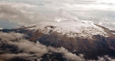 ¡Atención! Volcán Nevado del Ruiz registra movimientos ...
