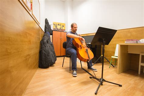 Aula de violonchelo en Triarte | Triarte   Centro de ...