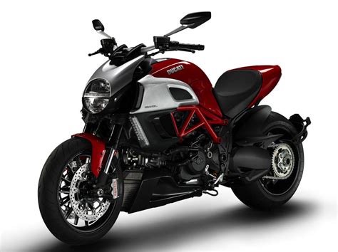 Auto Review: Ducati Diavel Carbon