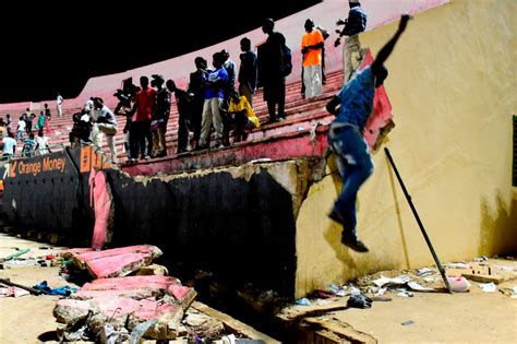 Avalancha en estadio de futbol de Senegal deja nueve ...
