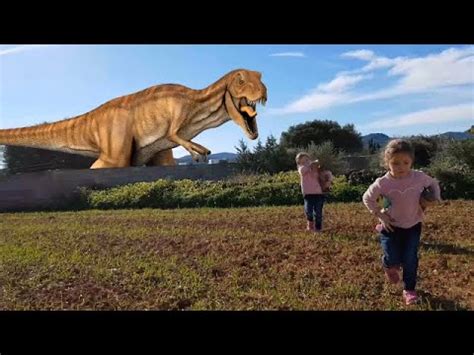 aventuras de dinosaurios para niños, DINOSAURIOS con laura y lucia ...