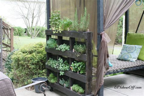 AWESOME Free Standing DIY Pallet Herb Garden   Off Grid World