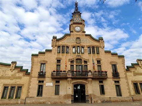 Ayuntamiento y escuelas de Les Franqueses del Vallès ...