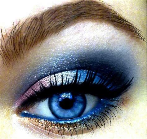 Azul rey | Blue eye makeup, Blue makeup, Hooded eye makeup
