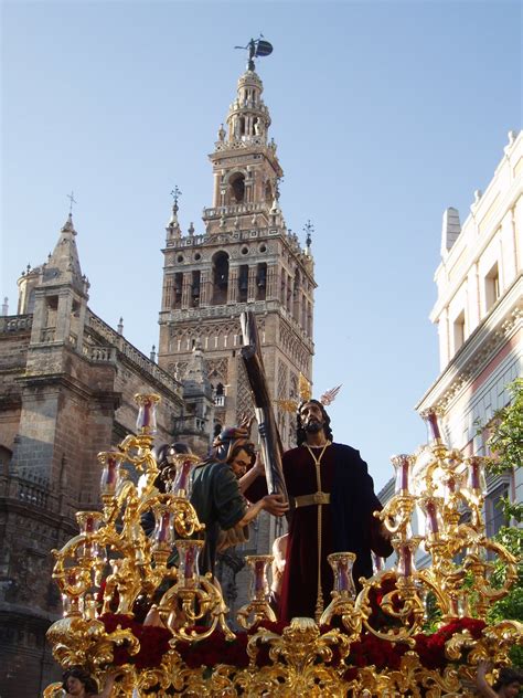BAILANDO CON MIA WALLACE: Semana Santa en Sevilla