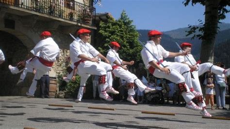 Bailes típicos de España: descubre sus danzas regionales | España ...