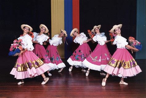 Bailes Típicos en Colombia y Chile: Bailes Típicos en Colombia