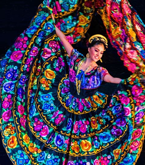 Ballet Folklórico | Ballet folklorico, Mexican dresses, Traditional dresses