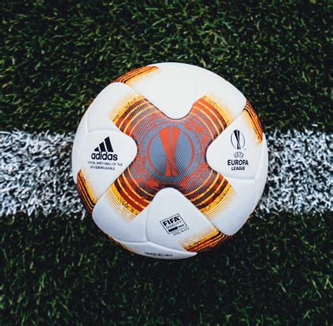 Balón oficial Adidas para la UEFA Europa League 2017/2018