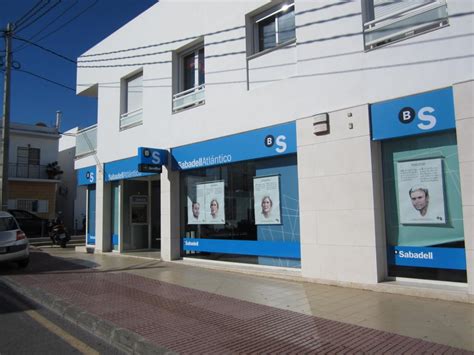Banco Sabadell anunciará esta tarde si traslada su sede fuera de Cataluña