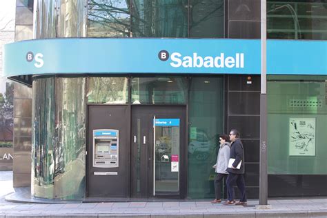 Banco Sabadell cerrará unas 250 oficinas en 2017 y ...