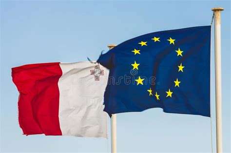 Bandiere Dell UE E Di Malta Fotografia Stock   Immagine di ...