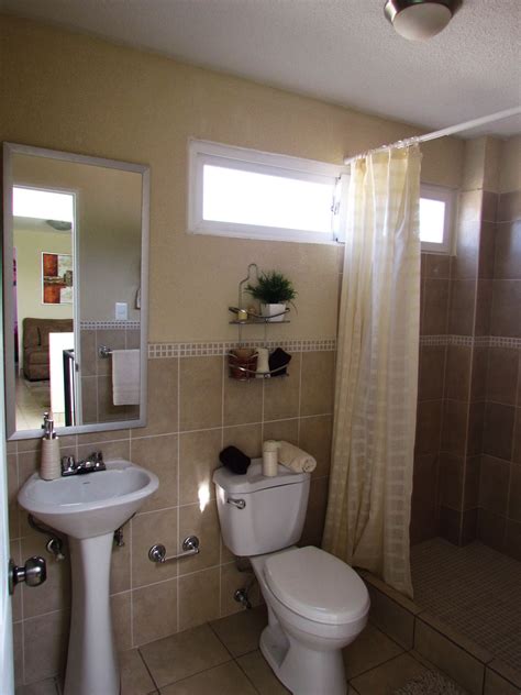 Baño principal. | Framed bathroom mirror, Bathroom mirror ...