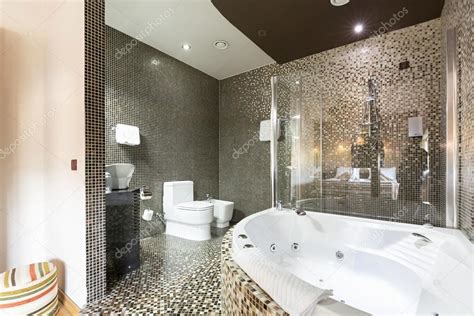 Baños Modernos Con Jacuzzi   ¿Cómo diseñar o elegir tu jacuzzi?